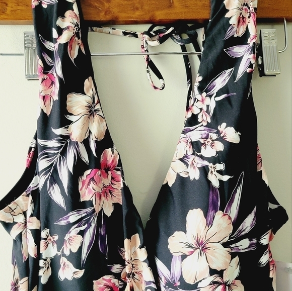 3/$25 🍓 NWT Time Tru. floral back and cream color one piece bathing suit size M - Picture 4 of 8